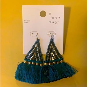 NWT tassel earring